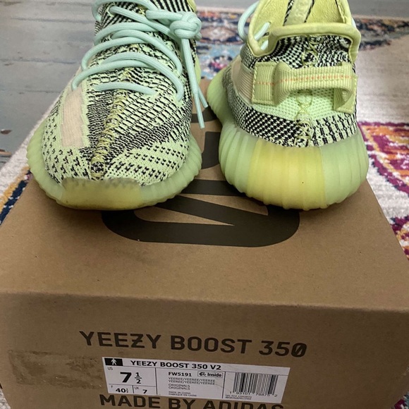 Yeezy Sneakers - Picture 3 of 8